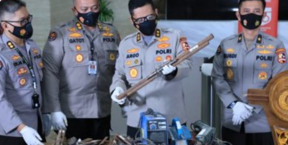 Polri Berhasil temukan Bunker Juga tempat Pembuatan Senjata Rakitan