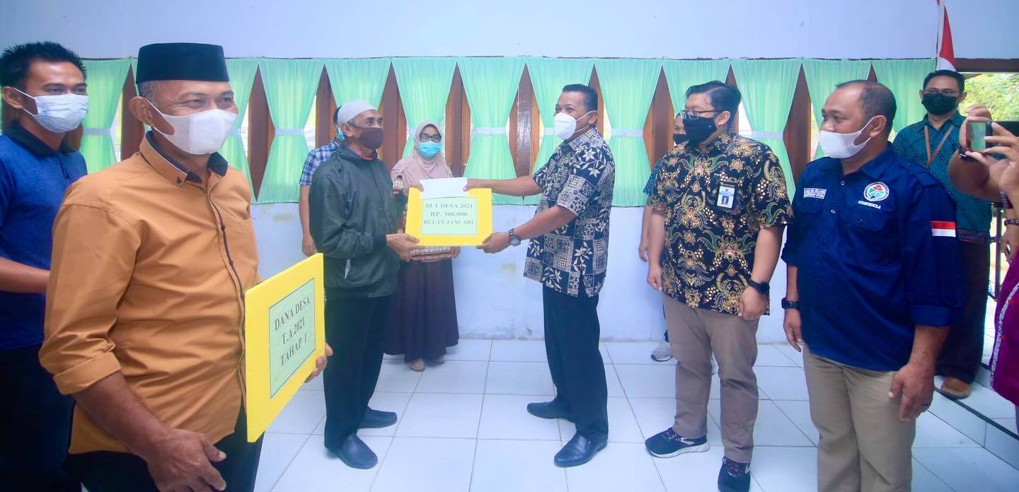 Bupati Bolmut Serahkan DD Tahap 1 dan BLT DD Tahun 2021