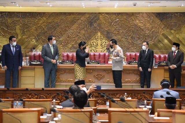 Hasil uji kepatutan dan kelayakan kepada calon Kapolri Komisaris Jenderal Listyo Sigit Prabowo akhirnya disetujui Dewan Perwakilan Rakyat (DPR) Republik Indonesia melalui Rapat Paripurna.